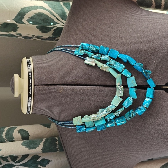 EUC Triple Strand Turquoise Necklace - Picture 2 of 6